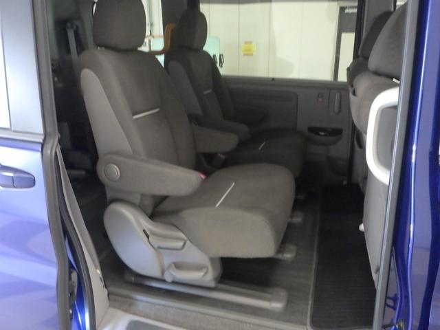 ステップワゴン G車いす仕様車3列目乗車タイプ 車いす3列目乗車タイプ 禁煙 ワンオーナー 8インチナビ リアカメラ社外製アルミホイール CD DVD ミュージックラック Bluetooth接続 両側電動スライドドア 室内天井部に加工跡の穴有り。(17枚目)