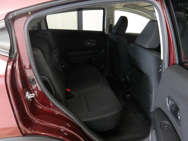 ヴェゼル Ｘ　禁煙ワンオーナー　ガソリン車　純正ナビ　リアカメラ　衝突軽減ブレーキ　横滑り防止装置　ＬＥＤライト　ＥＴＣ　クルーズコントロール　フルセグＴＶ　ＣＤ　ＤＶＤ　ＵＳＢ　サイドカーテンエアバッグ　－　ＰＳ（18枚目）