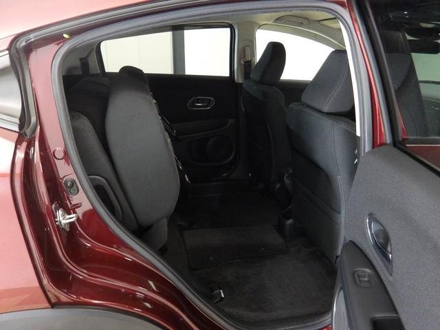 ヴェゼル Ｘ　禁煙ワンオーナー　ガソリン車　純正ナビ　リアカメラ　衝突軽減ブレーキ　横滑り防止装置　ＬＥＤライト　ＥＴＣ　クルーズコントロール　フルセグＴＶ　ＣＤ　ＤＶＤ　ＵＳＢ　サイドカーテンエアバッグ　－　ＰＳ（19枚目）