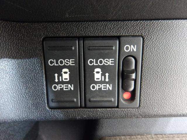 ステップワゴン Ｇホンダセンシング　禁煙　ワンオーナー　社外１０．２ＩＮ天井モニター・ナビ・リアカメラ・前ドライブレコーダー　両側電動スライドドア　ＣＤ　ＤＶＤ　フルセグＴＶ　Ｂｌｕｅｔｏｏｔｈ接続　ウォークスルー　整備記録簿　クルコン（10枚目）