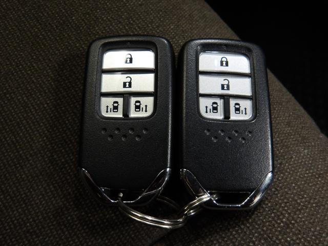 ステップワゴン Ｇホンダセンシング　禁煙　ワンオーナー　社外１０．２ＩＮ天井モニター・ナビ・リアカメラ・前ドライブレコーダー　両側電動スライドドア　ＣＤ　ＤＶＤ　フルセグＴＶ　Ｂｌｕｅｔｏｏｔｈ接続　ウォークスルー　整備記録簿　クルコン（13枚目）