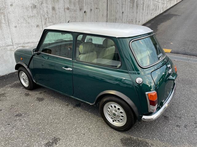 ＭＩＮＩ メイフェア　１．３　ＡＴ　運転席エアバッグ　エアコン　実走行１．１万ｋｍ　ハーフレザーシート　アルミホイール　ガレージ保管車　ルーフライニング＆バイザー新品　フロントガラス＆全ガラスモール新品　エンブレム新品（18枚目）