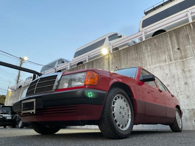 １９０クラス １９０Ｅ　ディーラー車　左ハンドル　ブラックレザーシート　運転席エアバッグ　ディーラー整備記録簿３１枚　整備手帳・取扱説明書・当時物ブックケース／カラーＮｏ．５６８シグナルレッド同色オールペント済（10枚目）