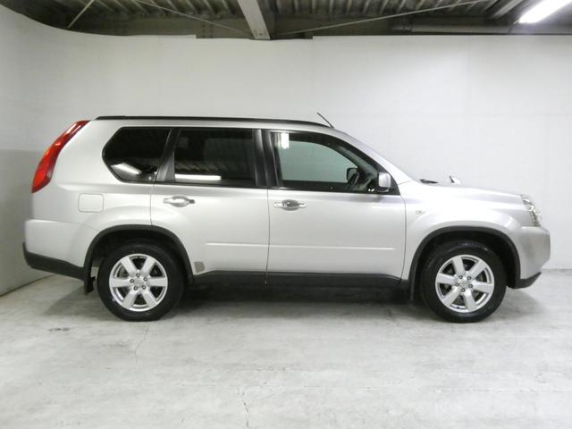 エクストレイル ２０Ｘｔｔ　６速ＭＴ／４ＷＤ／ナビ／フルセグ／バックカメラ／ＥＴＣ／ルーフレール／スマートキー／禁煙車／純正ＡＷ（6枚目）