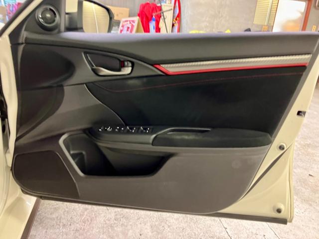 シビック タイプＲ　１オーナー／禁煙車／純正ナビ／ＴＶ／バックカメラ／ＥＴＣ／記録簿有／スマートキー／スペアキー（25枚目）