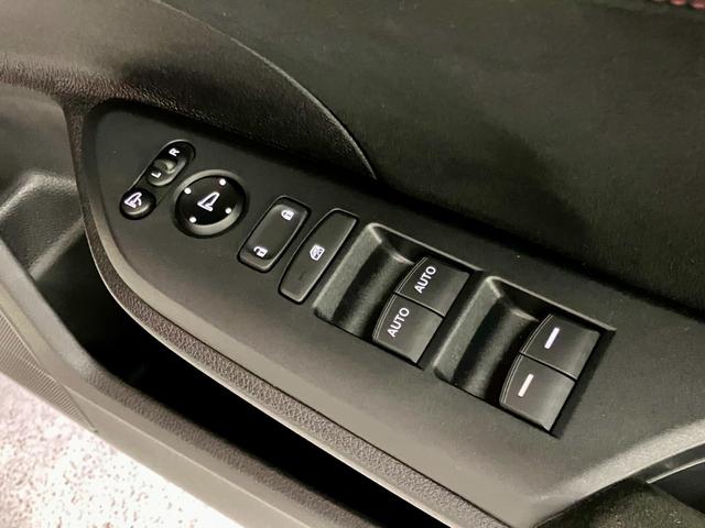 シビック タイプＲ　１オーナー／禁煙車／純正ナビ／ＴＶ／バックカメラ／ＥＴＣ／記録簿有／スマートキー／スペアキー（32枚目）