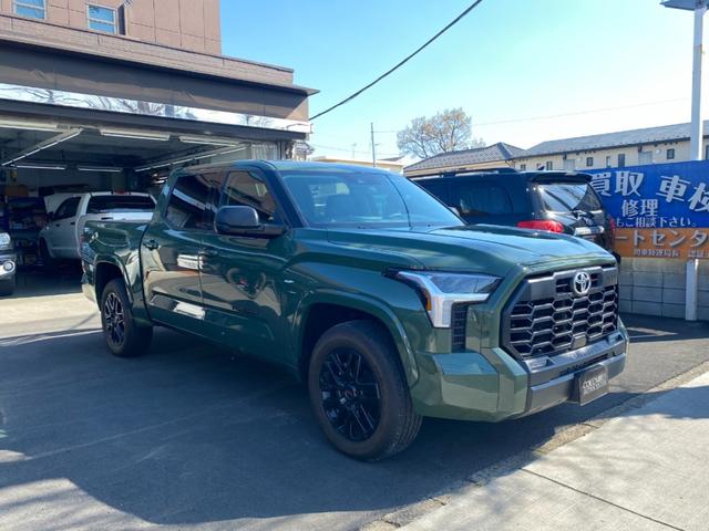 タンドラ クルーマックス SR5 新車並行車 クル-マックス TRDスポーツプレミアムPKG 純正ディスプレイオーディオ トヨタセーフティセンス LEDヘッドライト LEDテールレンズ 20インチ専用ホイール ビルシュタインショック(4枚目)