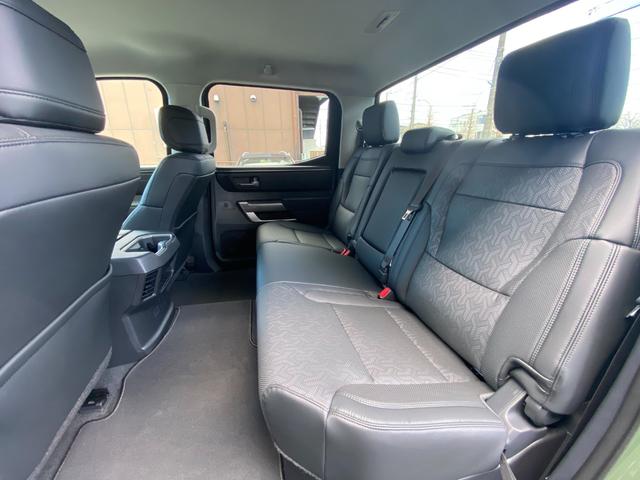 タンドラ クルーマックス SR5 新車並行車 クル-マックス TRDスポーツプレミアムPKG 純正ディスプレイオーディオ トヨタセーフティセンス LEDヘッドライト LEDテールレンズ 20インチ専用ホイール ビルシュタインショック(8枚目)