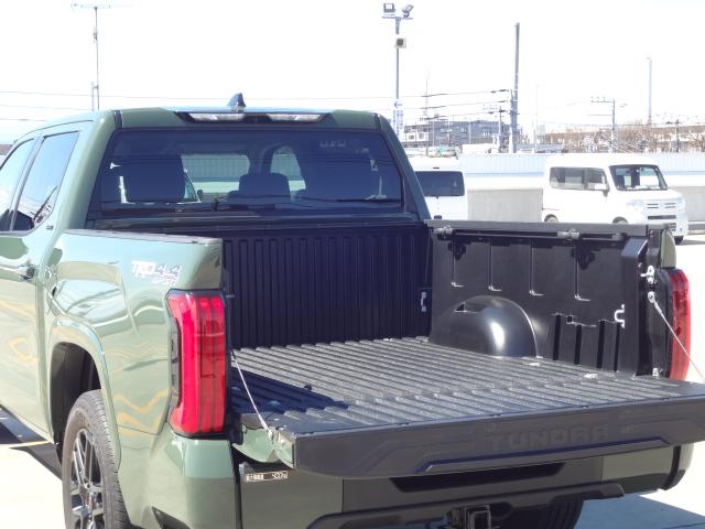 タンドラ クルーマックス SR5 新車並行車 クル-マックス TRDスポーツプレミアムPKG 純正ディスプレイオーディオ トヨタセーフティセンス LEDヘッドライト LEDテールレンズ 20インチ専用ホイール ビルシュタインショック(27枚目)