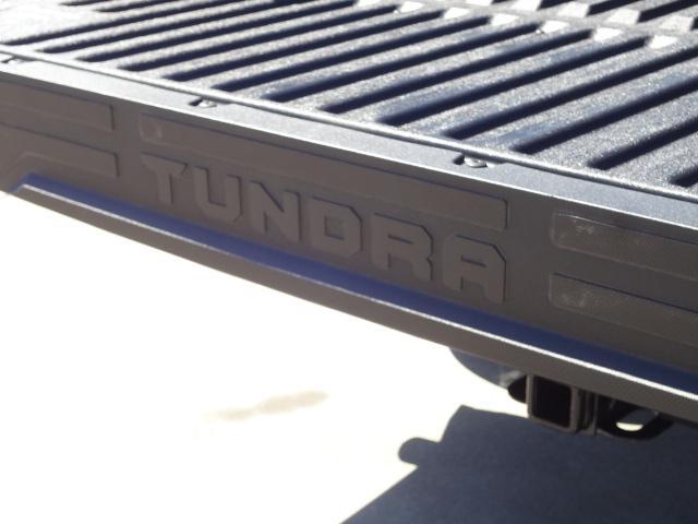 タンドラ クルーマックス SR5 新車並行車 クル-マックス TRDスポーツプレミアムPKG 純正ディスプレイオーディオ トヨタセーフティセンス LEDヘッドライト LEDテールレンズ 20インチ専用ホイール ビルシュタインショック(30枚目)