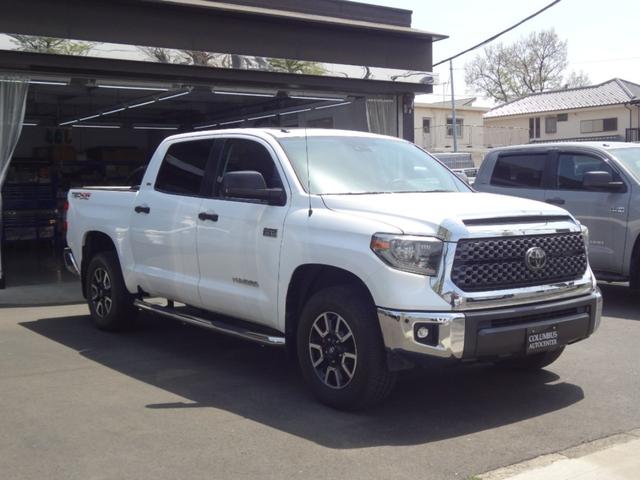 タンドラ クルーマックス　ＳＲ５　新車並行車　ＴＵＮＤＲＡ　ＴＲＤオフロードＰＫＧ　ＴＯＹＯＴＡセーフティセンス安全装備　Ｆシートヒーター　サンルーフ　トノカバー　１８インチＡＷ　ＬＥＤヘッドライト　ＥＴＣ（4枚目）