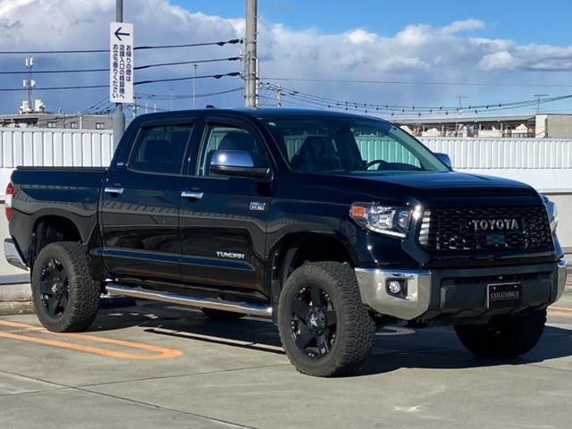 タンドラ クルーマックス　ＳＲ５　新車並行車　１オーナー車　Ｖ８　４ＷＤ　フロントベンチシート　ベンコラ　６人乗　リフトアップ　デジタルインナーミラー／前後カメラ　トノカバー　２０ＡＷ　ＥＴＣ　電動格納ミラー　Ｆ／Ｓカメラ（4枚目）