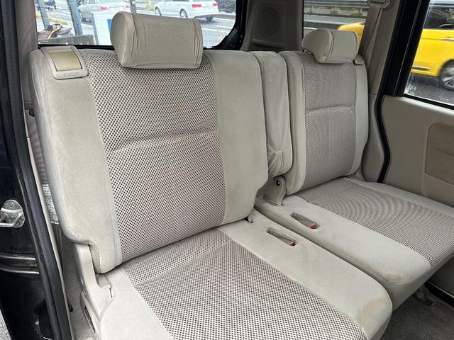 後部座席シート部分♪