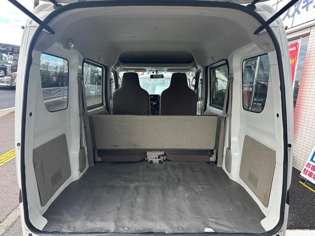 エブリイ ＰＣ　ハイルーフ　４ＡＴ　ＥＴＣ車載器　キーレス　パワーウインドウ　スモークガラス　オーバーヘッドシェルフ　難警報装置　両側スライドドア　純正オーディオ　エアコン　パワステ　保証付き（16枚目）