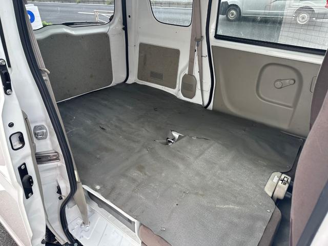 エブリイ ＰＣ　ハイルーフ　４ＡＴ　ＥＴＣ車載器　キーレス　パワーウインドウ　スモークガラス　オーバーヘッドシェルフ　難警報装置　両側スライドドア　純正オーディオ　エアコン　パワステ　保証付き（18枚目）