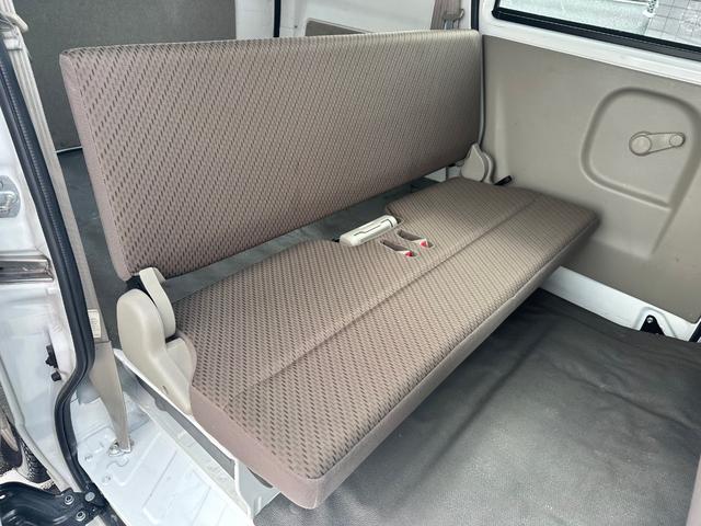 エブリイ ＰＣ　ハイルーフ　４ＡＴ　ＥＴＣ車載器　キーレス　パワーウインドウ　スモークガラス　オーバーヘッドシェルフ　難警報装置　両側スライドドア　純正オーディオ　エアコン　パワステ　保証付き（19枚目）