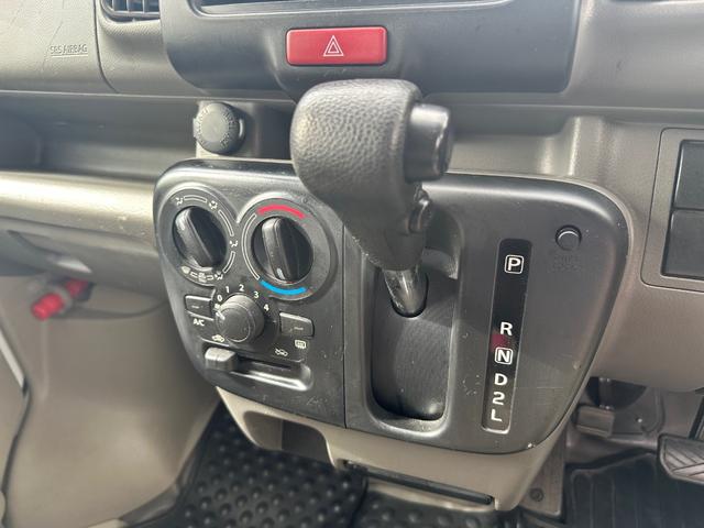 エブリイ ＰＣ　ハイルーフ　４ＡＴ　ＥＴＣ車載器　キーレス　パワーウインドウ　スモークガラス　オーバーヘッドシェルフ　難警報装置　両側スライドドア　純正オーディオ　エアコン　パワステ　保証付き（30枚目）