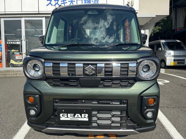 スペーシアギア ハイブリッドＸＺ　ターボ　未登録車　新車　スズキセーフティサポート　全方位モニター付９インチメモリーナビ　新車メーカー保証　マイルドハイブリッド　両側パワースライドドア　電動パーキングブレーキ　ＡＣＣ　オットマン付き（2枚目）
