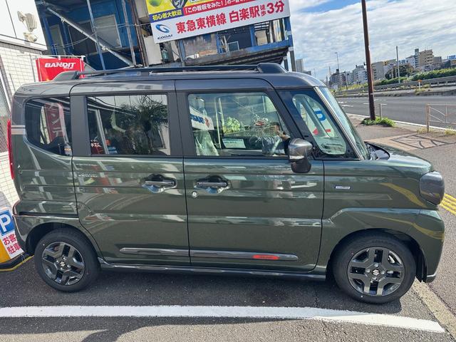 スペーシアギア ハイブリッドＸＺ　ターボ　未登録車　新車　スズキセーフティサポート　全方位モニター付９インチメモリーナビ　新車メーカー保証　マイルドハイブリッド　両側パワースライドドア　電動パーキングブレーキ　ＡＣＣ　オットマン付き（7枚目）
