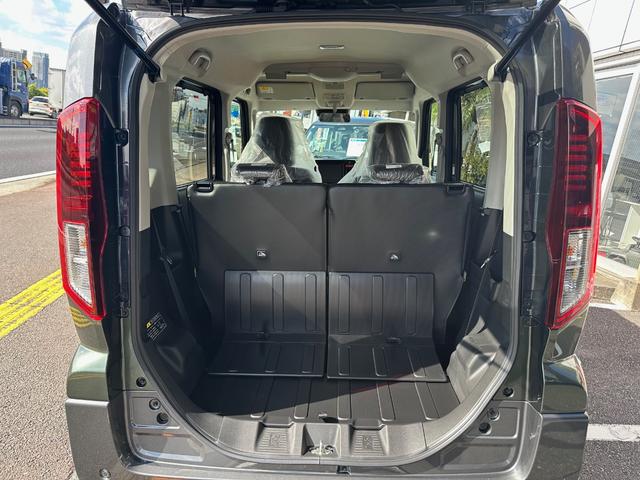 スペーシアギア ハイブリッドＸＺ　ターボ　未登録車　新車　スズキセーフティサポート　全方位モニター付９インチメモリーナビ　新車メーカー保証　マイルドハイブリッド　両側パワースライドドア　電動パーキングブレーキ　ＡＣＣ　オットマン付き（12枚目）