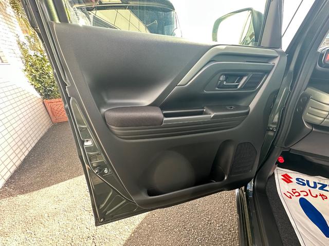 スペーシアギア ハイブリッドＸＺ　ターボ　未登録車　新車　スズキセーフティサポート　全方位モニター付９インチメモリーナビ　新車メーカー保証　マイルドハイブリッド　両側パワースライドドア　電動パーキングブレーキ　ＡＣＣ　オットマン付き（19枚目）