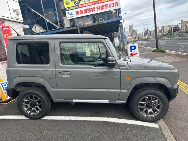 ジムニー XC 届出済み未使用車 4型 オートマチック 衝突被害軽減システム エンジンプッシュスタート LEDオートライト フォグランプ 純正16AW シートヒーター 保証書・取扱説明書・スペアキー 新車保証(10枚目)