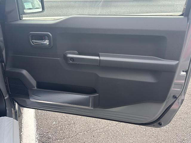 ジムニー XC 届出済み未使用車 4型 オートマチック 衝突被害軽減システム エンジンプッシュスタート LEDオートライト フォグランプ 純正16AW シートヒーター 保証書・取扱説明書・スペアキー 新車保証(24枚目)