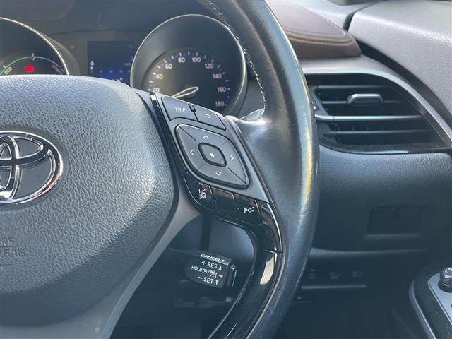 C-HR G 黒革シート/シートヒーター/純正7型ナビ/フルセグ/バックカメラ/ETC2.0/PCS/レーダークルコン/LDA/クリアランスソナー/AC100V/オートホールド/オートハイビーム/LEDヘッドライト(6枚目)