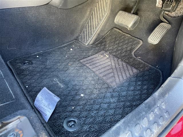 C-HR G 黒革シート/シートヒーター/純正7型ナビ/フルセグ/バックカメラ/ETC2.0/PCS/レーダークルコン/LDA/クリアランスソナー/AC100V/オートホールド/オートハイビーム/LEDヘッドライト(17枚目)