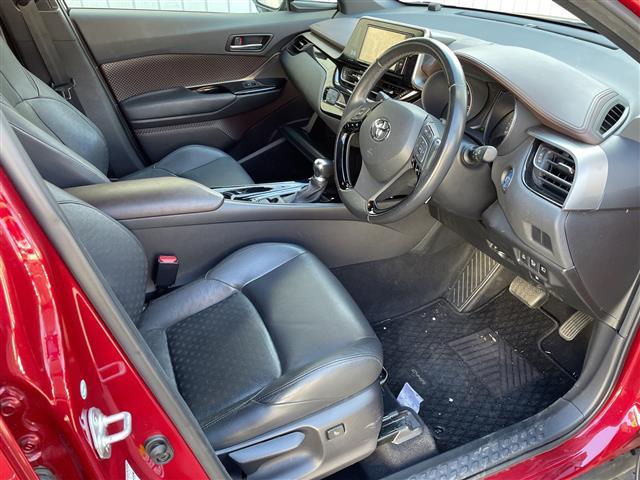 C-HR G 黒革シート/シートヒーター/純正7型ナビ/フルセグ/バックカメラ/ETC2.0/PCS/レーダークルコン/LDA/クリアランスソナー/AC100V/オートホールド/オートハイビーム/LEDヘッドライト(18枚目)