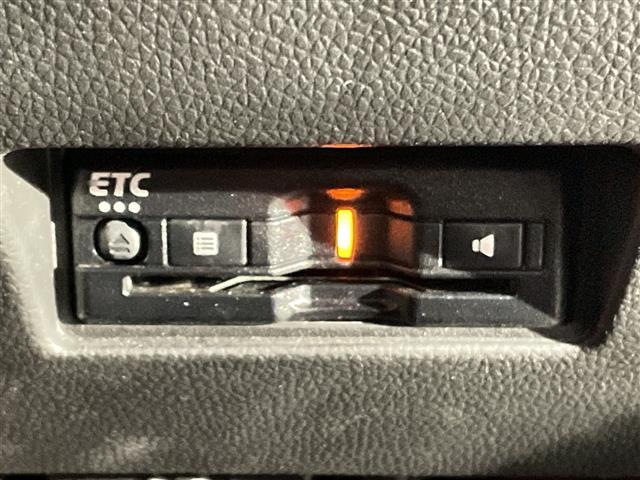 スイフトスポーツ ベースグレード　社外ナビ／バックカメラ／クルーズコントロール追従有／ビルトインＥＴＣ／運転席シートヒーター／レーンキープアシスト／衝突軽減システム／盗難防止装置後方コーナーセンサー／ＢＳＭ／Ｄ席シートヒーター（7枚目）