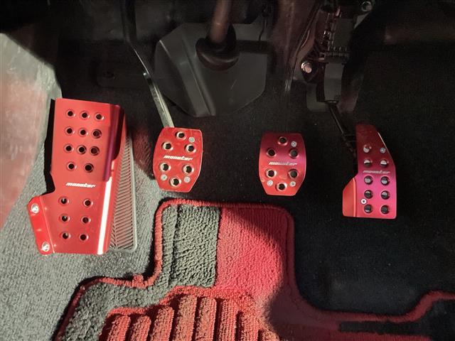 スイフトスポーツ ベースグレード　社外ナビ／バックカメラ／クルーズコントロール追従有／ビルトインＥＴＣ／運転席シートヒーター／レーンキープアシスト／衝突軽減システム／盗難防止装置後方コーナーセンサー／ＢＳＭ／Ｄ席シートヒーター（17枚目）