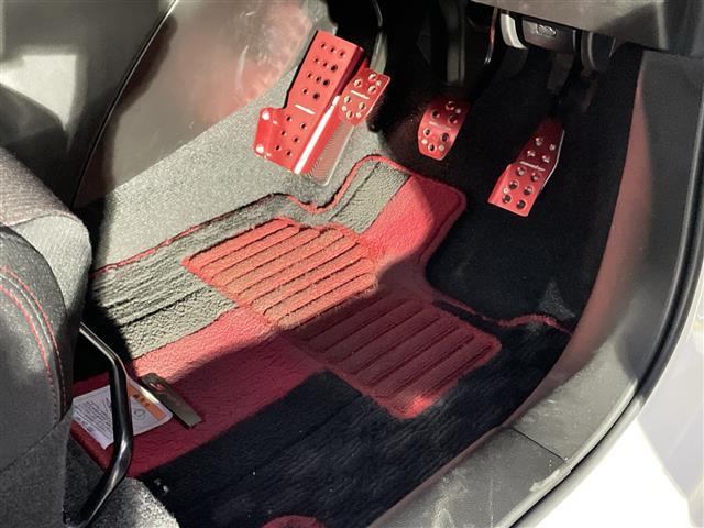 スイフトスポーツ ベースグレード　社外ナビ／バックカメラ／クルーズコントロール追従有／ビルトインＥＴＣ／運転席シートヒーター／レーンキープアシスト／衝突軽減システム／盗難防止装置後方コーナーセンサー／ＢＳＭ／Ｄ席シートヒーター（18枚目）