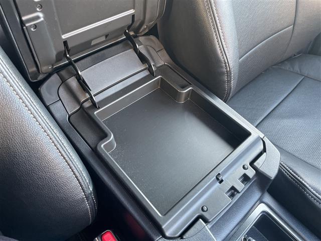 ランドクルーザープラド TX 4WD/社外7型ナビ/フルセグTV/バックカメラ/ビルトインETC/前後ドラレコ/GPSレーダー/VAPERセキュリティ/純正17AW/LEDライト/フォグ/純正フロアマット/ドアバイザー/電格ミラー(17枚目)
