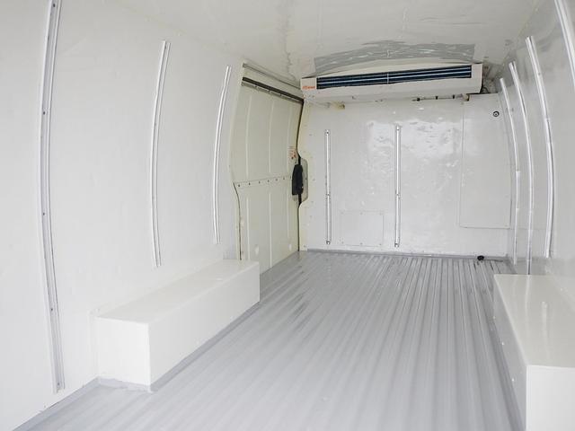 ハイエースバン 冷蔵冷凍車 中温冷凍車1.25t デンソー製:ー7℃〜+35℃設定 ディーゼルターボ オートマ限定免許 普通免許対応車です。 バックカメラ ETC リモコンキラー付き(8枚目)