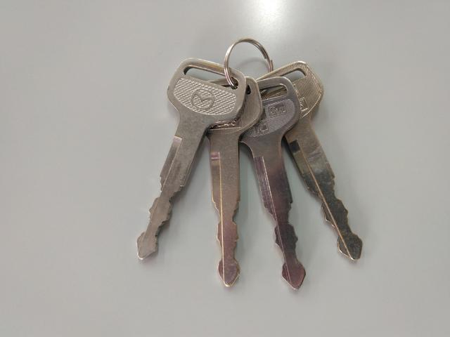 スクラムトラック ＫＣエアコン・パワステ　高低速２段切替え式パートタイム４ＷＤ　５ＭＴ　純正ＡＭ／ＦＭラジオ　荷台作業灯　バックブザー　三方開　ワンオーナー　車検整備付（40枚目）