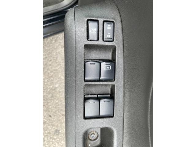 キューブ １５Ｘ　インディゴ＋プラズマ　純正ＳＤナビ　ＤＶＤ　ＣＤ　フルセグテレビ　インテリキー　プッシュスタート　電動格納ミラー　社外ＥＴＣ　フロアーマット　サイドバイザー（15枚目）