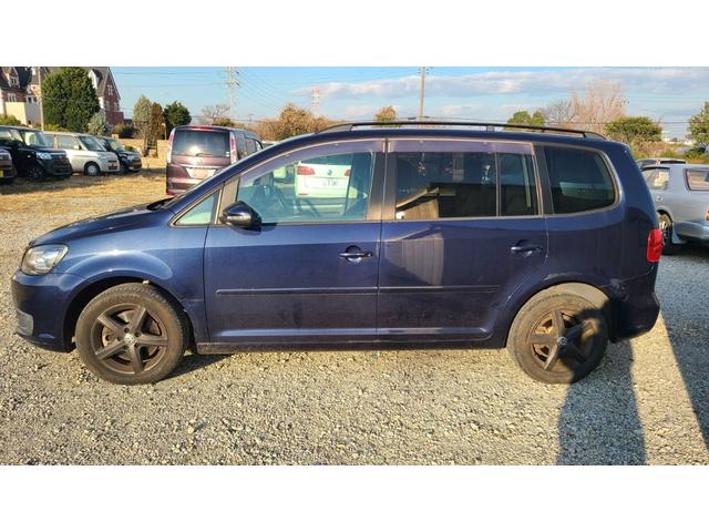 ゴルフトゥーラン ＴＳＩ　ハイライン　バックカメラ　ＤＶＤ　ＥＴＣ　純正ナビ　ドライブレコーダー　タイヤホイール１６インチ（5枚目）