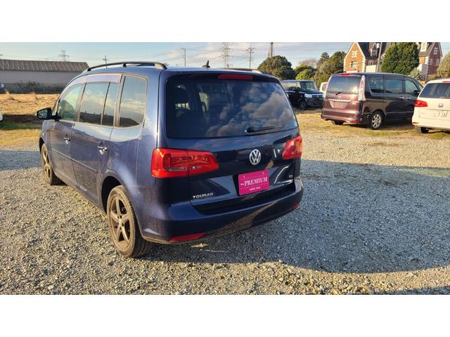 ゴルフトゥーラン ＴＳＩ　ハイライン　バックカメラ　ＤＶＤ　ＥＴＣ　純正ナビ　ドライブレコーダー　タイヤホイール１６インチ（9枚目）