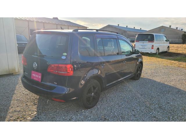 ゴルフトゥーラン ＴＳＩ　ハイライン　バックカメラ　ＤＶＤ　ＥＴＣ　純正ナビ　ドライブレコーダー　タイヤホイール１６インチ（10枚目）