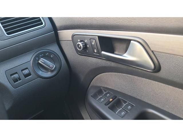 ゴルフトゥーラン ＴＳＩ　ハイライン　バックカメラ　ＤＶＤ　ＥＴＣ　純正ナビ　ドライブレコーダー　タイヤホイール１６インチ（23枚目）