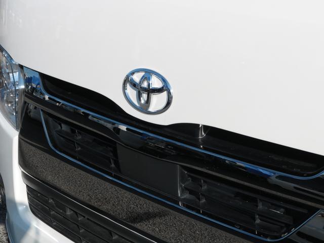 ハイエースバン スーパーＧＬ　ダークプライムＩＩ　ディーゼル４ＷＤ床張り跳ね上げベット　純正フルセグナビ　カロッツェリアツイーター　スモークフィルム　ＴＲＤフロントスポイラー　ＴＲＤサイドスカート　ＴＲＤリアバンパースポイラー　ＴＲＤスカッフプレート（22枚目）