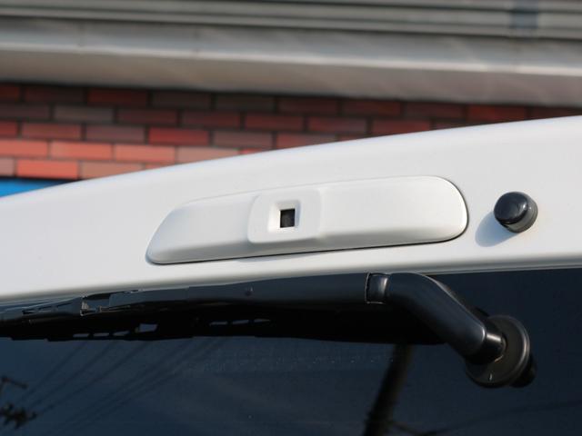 ハイエースバン スーパーＧＬ　ダークプライムＩＩ　ディーゼル４ＷＤ床張り跳ね上げベット　純正フルセグナビ　カロッツェリアツイーター　スモークフィルム　ＴＲＤフロントスポイラー　ＴＲＤサイドスカート　ＴＲＤリアバンパースポイラー　ＴＲＤスカッフプレート（33枚目）