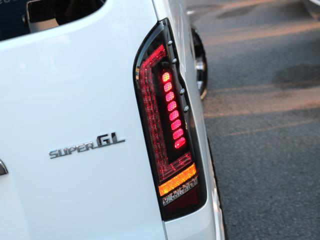ハイエースバン スーパーＧＬ　ダークプライムＩＩ　ディーゼル４ＷＤ床張り跳ね上げベット　純正フルセグナビ　カロッツェリアツイーター　スモークフィルム　ＴＲＤフロントスポイラー　ＴＲＤサイドスカート　ＴＲＤリアバンパースポイラー　ＴＲＤスカッフプレート（40枚目）