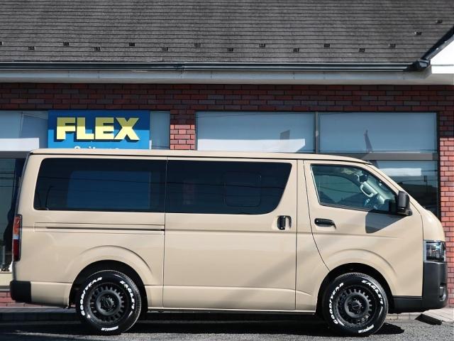 ハイエースバン ロングスーパーGL 登録済未使用車 アースカラーパッケージ メカレスBIG-X11インチナビ HDMIスマホミラーリング ブラックエディション 黒革調シートカバー デジタルインナーミラー PVM 小窓付きスライドガラス(15枚目)