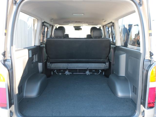 ハイエースバン ロングスーパーGL 登録済未使用車 アースカラーパッケージ メカレスBIG-X11インチナビ HDMIスマホミラーリング ブラックエディション 黒革調シートカバー デジタルインナーミラー PVM 小窓付きスライドガラス(47枚目)