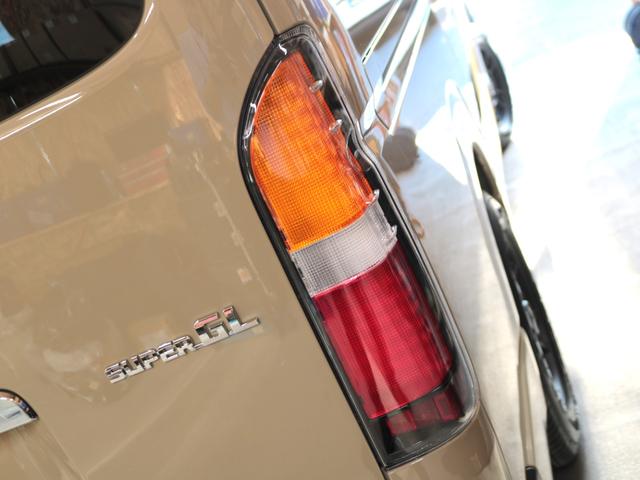 ハイエースバン ロングスーパーGL 登録済未使用車 アースカラーパッケージ メカレスBIG-X11インチナビ HDMIスマホミラーリング ブラックエディション 黒革調シートカバー デジタルインナーミラー PVM 小窓付きスライドガラス(59枚目)