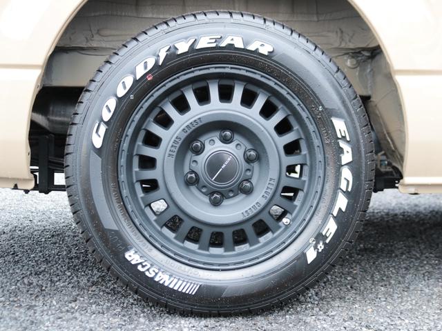 ハイエースバン ロングスーパーGL 登録済未使用車 アースカラーパッケージ メカレスBIG-X11インチナビ HDMIスマホミラーリング ブラックエディション 黒革調シートカバー デジタルインナーミラー PVM 小窓付きスライドガラス(64枚目)