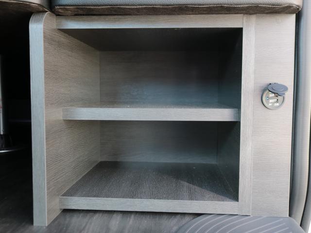 ハイエースワゴン GL ロング 【Relaxing内装】ベット&テーブル BIG-X11インチナビ 12.8フリップダウンモニター ミラーリングHDMIポート 1.5インチローダウン トヨタセーフティセンス デジタルインナーミラー(51枚目)