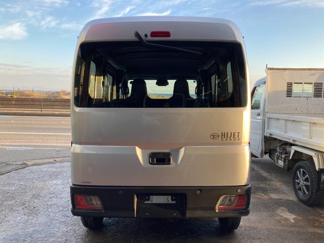 ハイゼットカーゴ ＤＸ　５速マニュアル　パワーウィンドウ　キーレス　衝突被害軽減システム　クリアランスソナー　ＡＭ／ＦＭラジオ　オーバーヘッドシェルフ（5枚目）